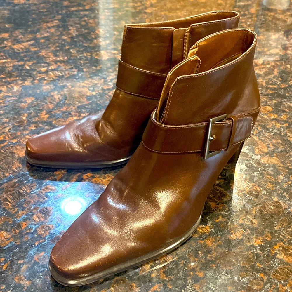 Franco Sarto leather bootie. Sz 7 like new
